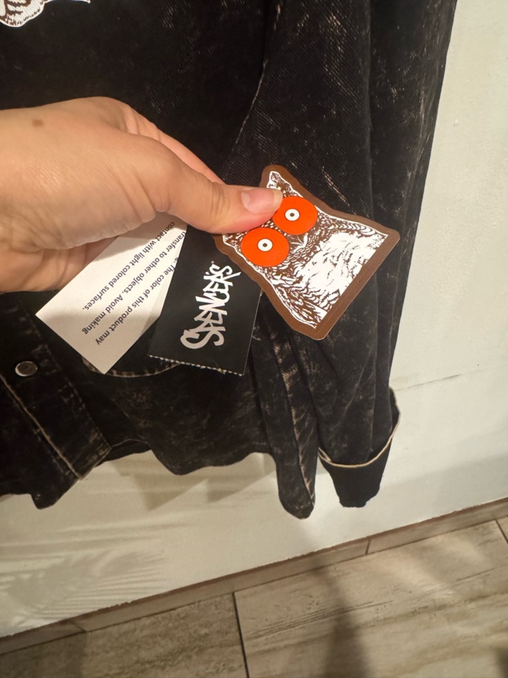Hooters Black Jacket with Orange and White Logo - Picture 4 of 4